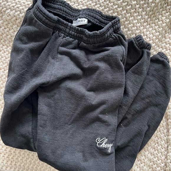 Cherry LA SWEATS - Picture 1 of 1